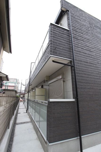 建物外観　全部屋安心シャッター付