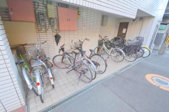 駐車場　あなたの大事な自転車も安心してとめることができますね。