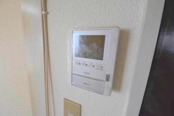 セキュリティ　TVモニターホンで来客が誰か確認してから開けて下さいね