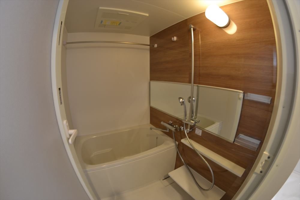 バス・シャワールーム　コンパクトで使いやすいお風呂です