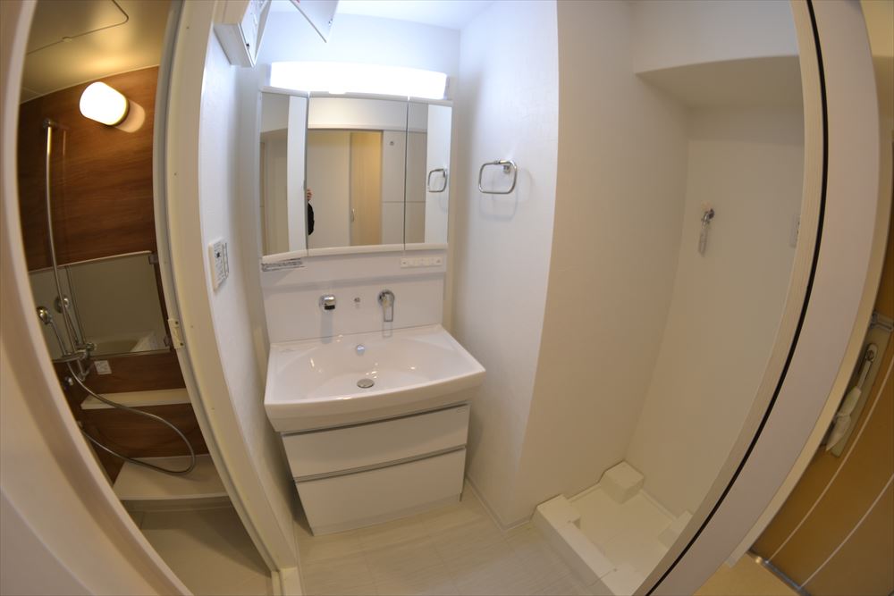 洗面設備　ゆったりとスペースのある洗面所