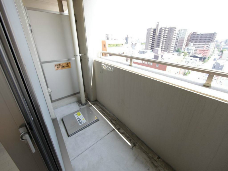 バルコニー　バルコニー　洗濯物が干せます