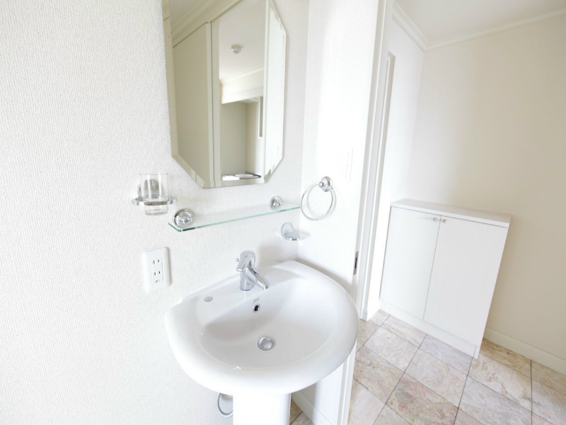 洗面設備　おしゃれな独立洗面台付