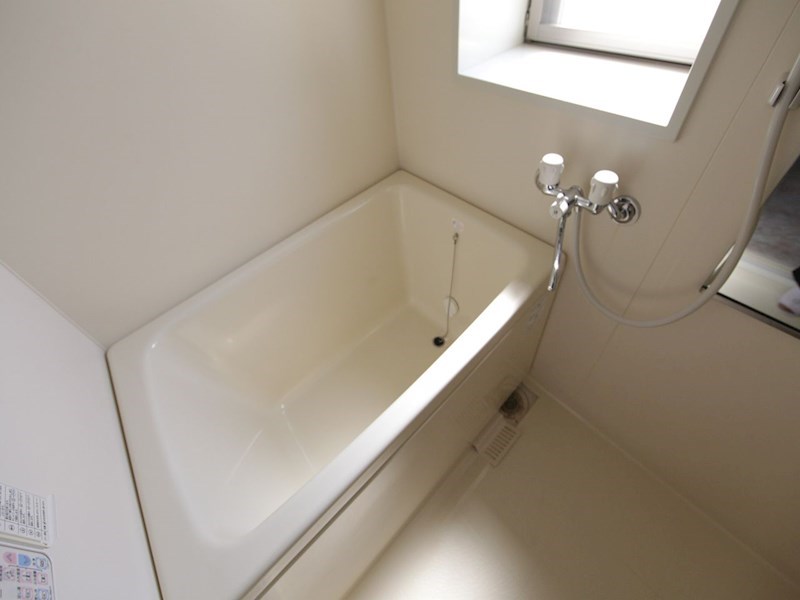 バス・シャワールーム　浴室暖房乾燥機付お風呂　窓付（換気良好）