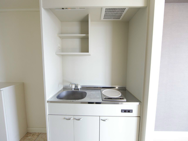 キッチン　キッチン（ＩＨ1口コンロ付）キッチン後ろに収納棚付