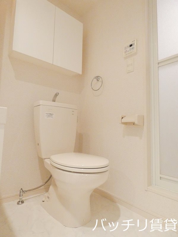 トイレ　別号室タイプの為、現状を優先致します。