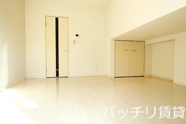 居室・リビング　別号室タイプの為、現状を優先致します。