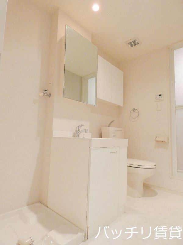 洗面設備　別号室タイプの為、現状を優先致します。