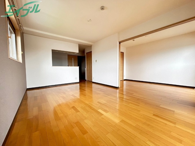 居室・リビング　同物件別室画像