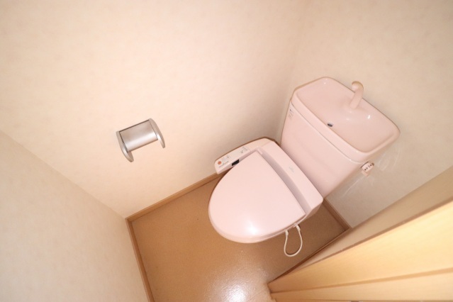 トイレ　温水洗浄便座付きです！