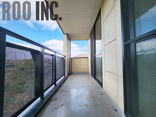 バルコニー　写真はクリーニング途中のものです。