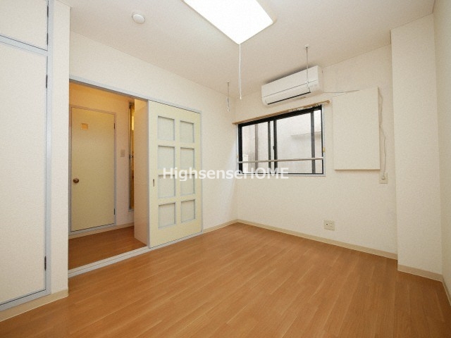 居室・リビング　こちらの居間で趣味の時間をお楽しみください