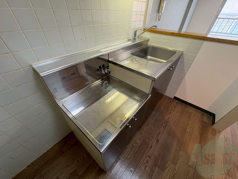 キッチン　キッチンです。ご自身でコンロを設置していただけます。