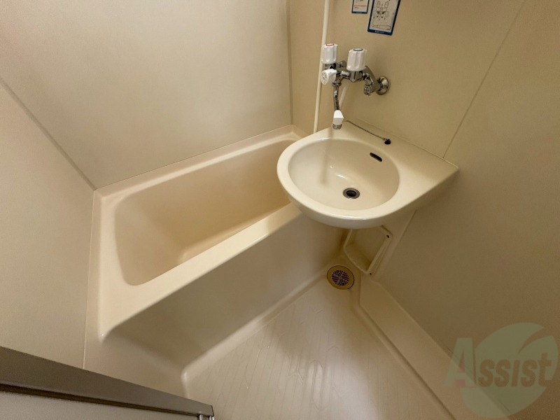 バス・シャワールーム　お風呂になります。一日の疲れを癒してくださいね。