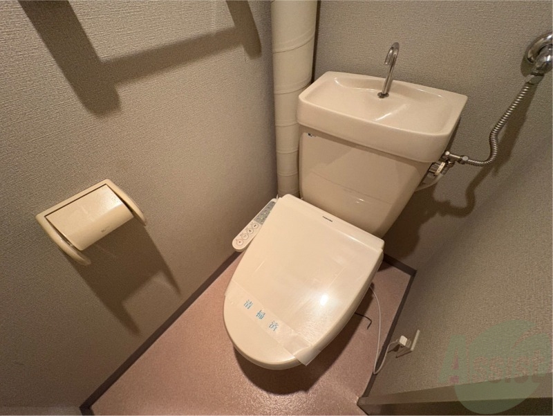 トイレ　シャワートイレになっているので快適です！