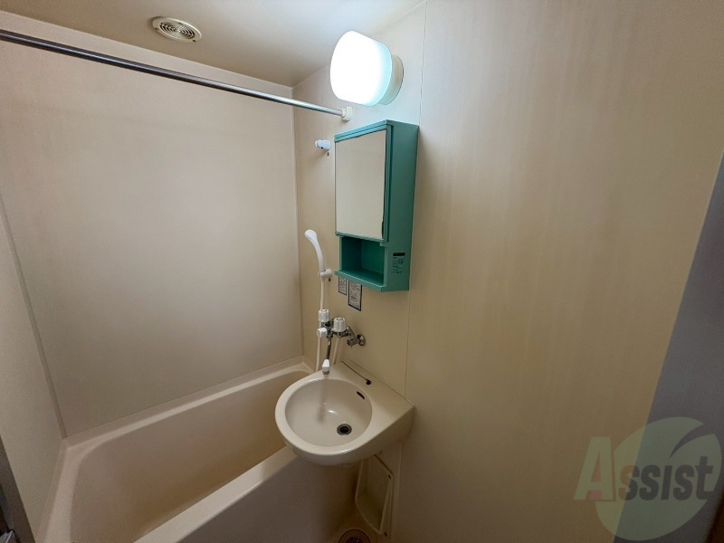 洗面設備　ユニットバス内の洗面台です。朝の身支度もスムーズです。