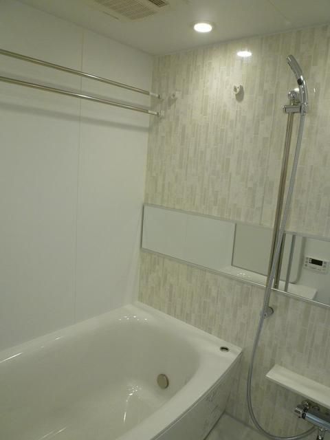 バス・シャワールーム　コンパクトで使いやすいお風呂です