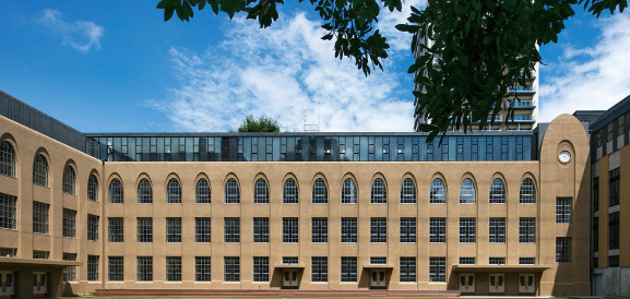 小学校　千代田区立九段小学校（小学校）まで455m