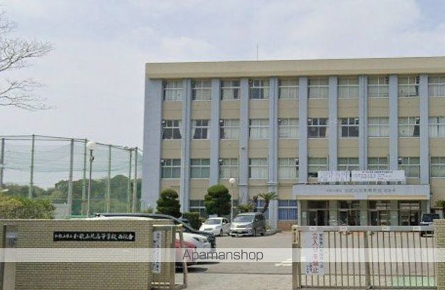 高校・高専　和歌山県立和歌山北高等学校西校舎（高校・高専）まで555m