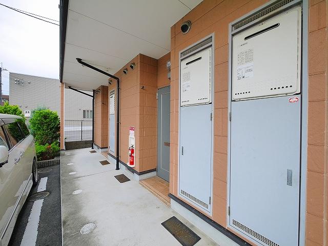 エントランス　落ち着いたエントランスです