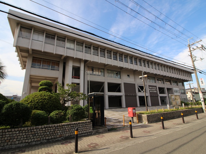 役所　寝屋川市立市民会館（役所）まで120m