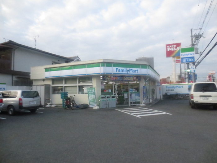 コンビニ　ファミリーマート 寝屋川初町店（コンビニ）まで450m