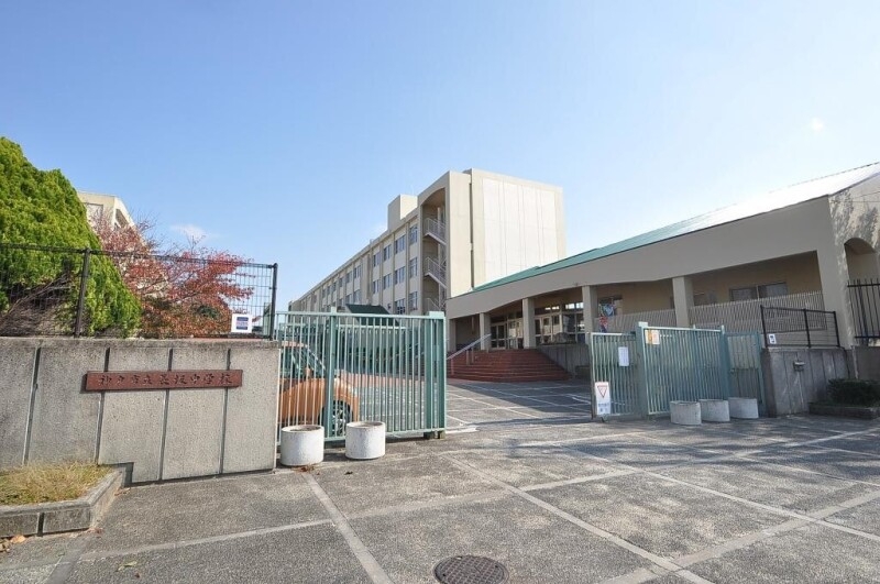 中学校　神戸市立長坂中学校（中学校）まで547m