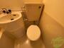 トイレ　トイレです。ユニットバスになってますのでコンパクト。