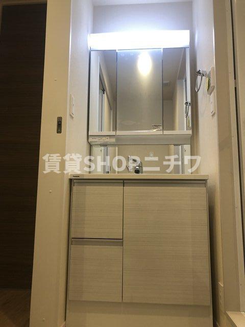 洗面設備　★収納たっぷりの3面鏡★