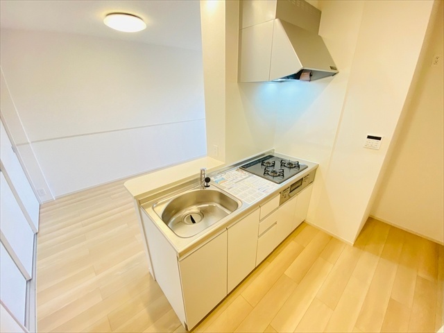 キッチン　同一建物内２０２号室内装写真転載