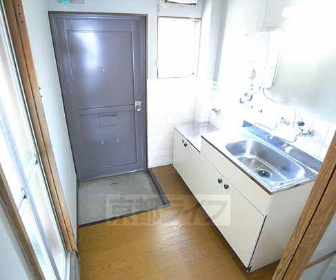 キッチン　お部屋から見たキッチンです