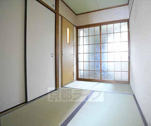 居室・リビング　中部屋です