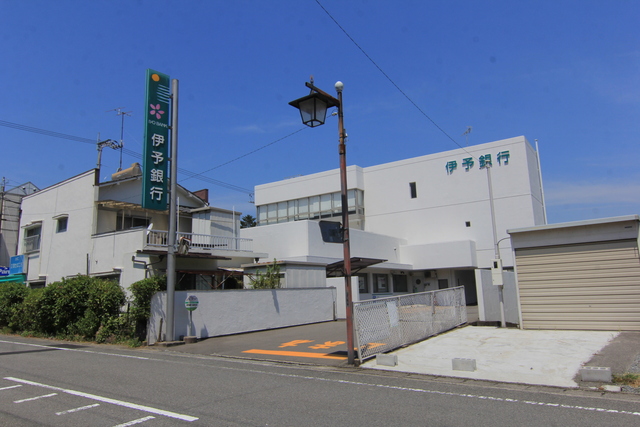 銀行　伊予銀行砥部支店（銀行）まで296m