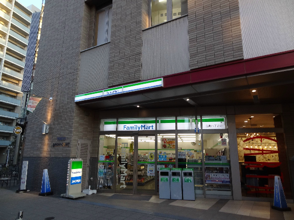 コンビニ　ファミリーマート 金町六丁目店（コンビニ）まで389m