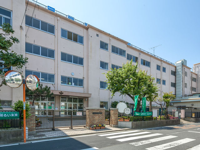 中学校　葛飾区立常盤中学校（中学校）まで453m