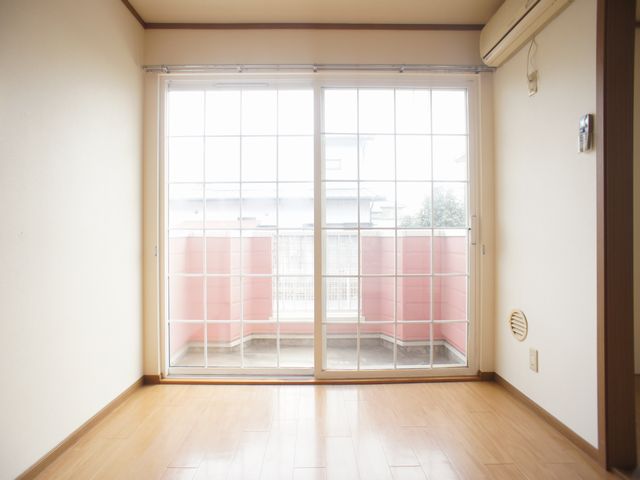 居室・リビング　快適に過ごせるエアコンが付いています♪