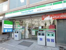 コンビニ　ファミリーマート日本橋人形町三丁目店（コンビニ）まで98m