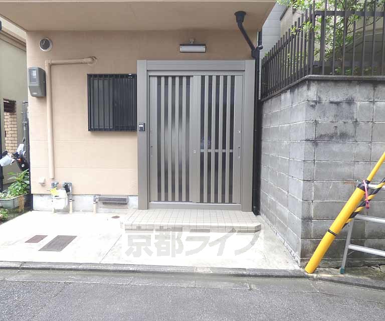 その他共有部分　建物入り口です。