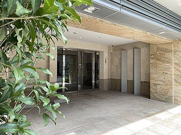 エントランス　清潔なエントランスです