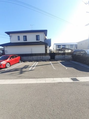 駐車場　車をお持ちの方に嬉しい駐車場付きの物件です