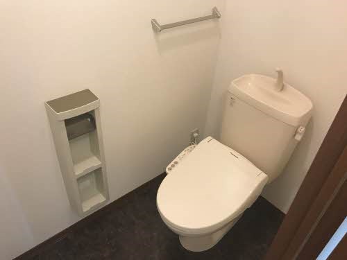 トイレ　温水洗浄暖房便座トイレです