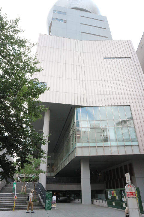 図書館　渋谷区立こもれび大和田図書館（図書館）まで242m