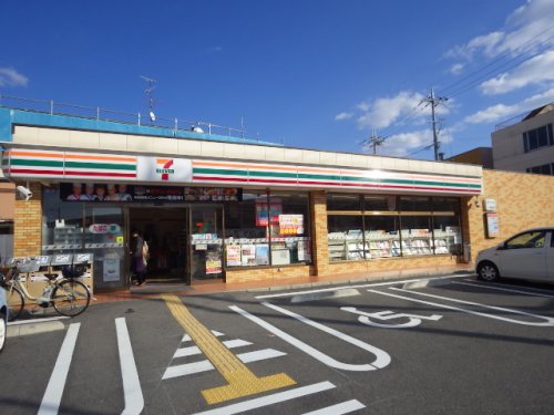 コンビニ　セブンイレブン 大安寺町（コンビニ）まで325m
