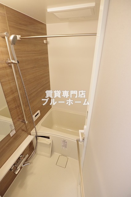 バス・シャワールーム　お風呂は浴室乾燥機付き！