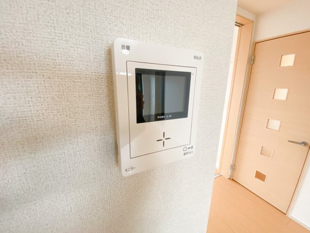 セキュリティ　TVモニターホンは安心ですね。誰か確認してから開けて下さいね