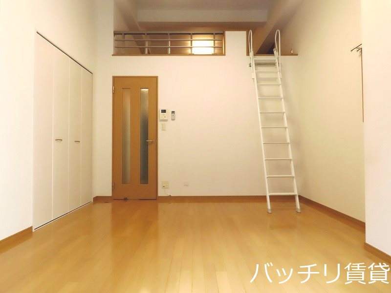 居室・リビング　別号室タイプの為、現状を優先致します。