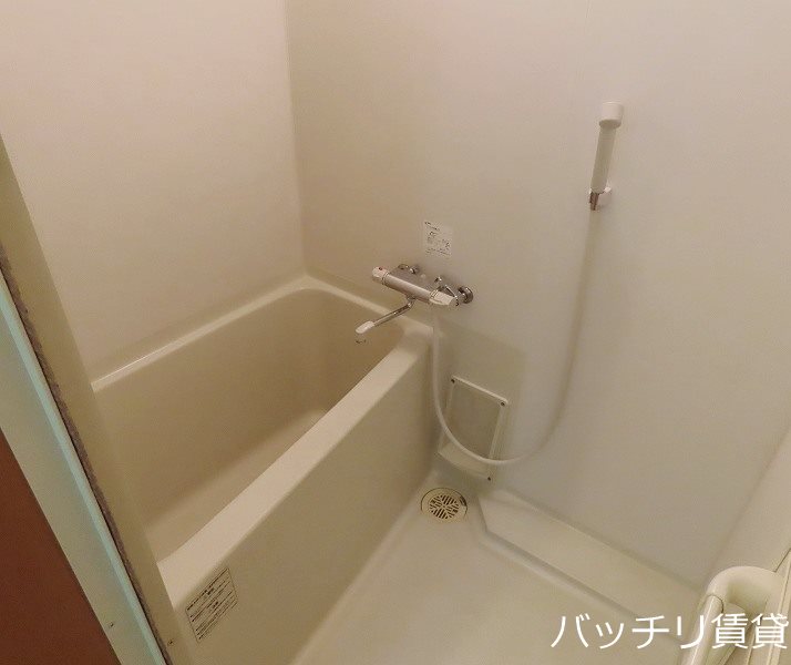 バス・シャワールーム　別号室タイプの為、現状を優先致します。
