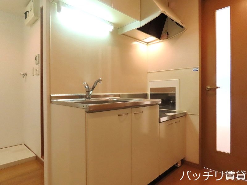 キッチン　別号室タイプの為、現状を優先致します。