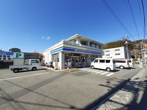 コンビニ　ローソン 伊野駅前店（コンビニ）まで160m