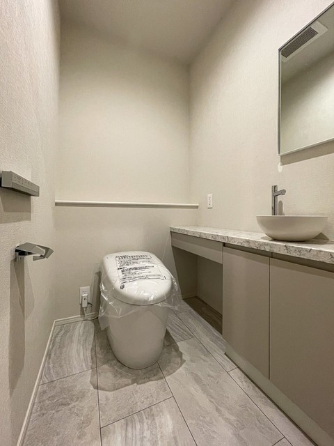 トイレ　※写真は同タイプ住戸です。
